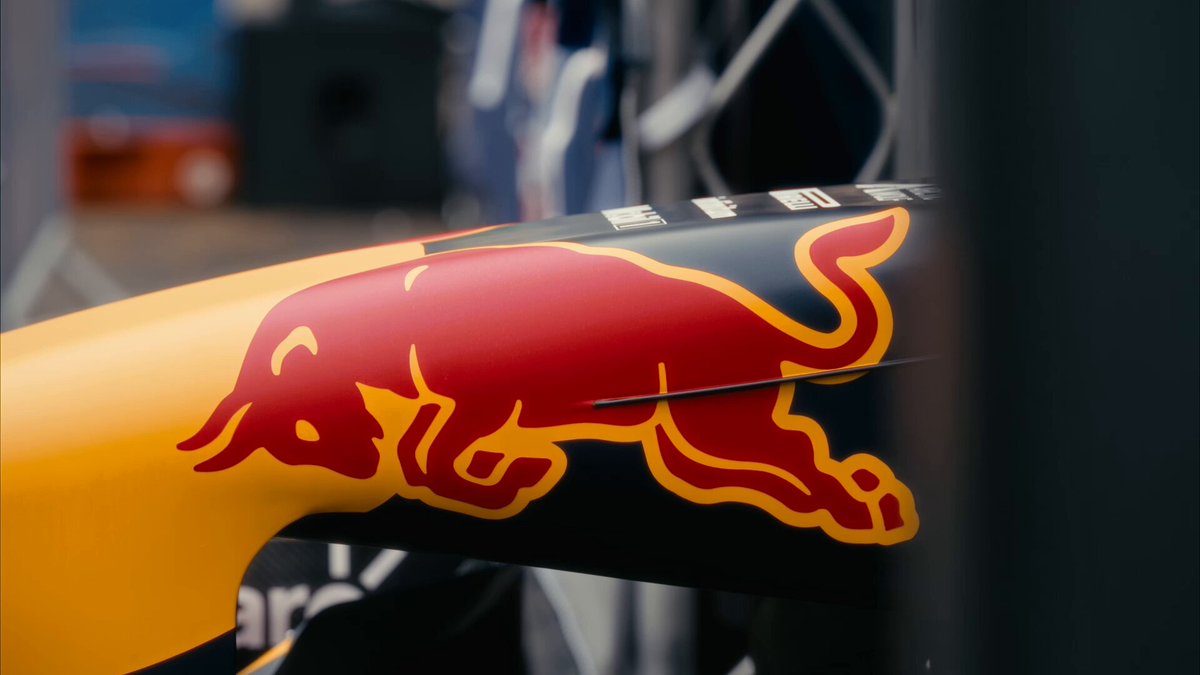 ◤Red Bull Showrun x Powered by Honda 開催✨◢ 王者が誕生したホンダとのタッグ!! ラストの今年は最高に日本を盛り上げるべくF1マシンで都内を爆走ｯ🔥💨 🔗 詳細: ￣￣￣￣￣￣￣￣￣￣ #東京でぶっちぎれ #RedBullShowrunPoweredbyHonda #RedBull #Honda #夢に翼を