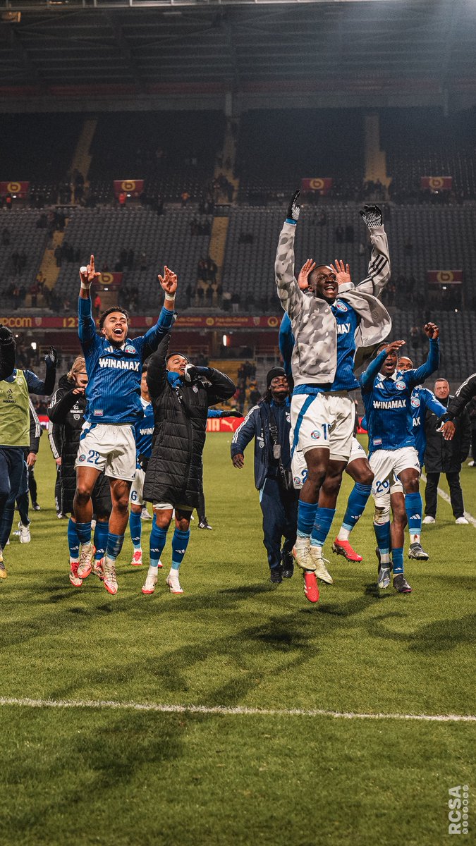 𝐌𝐞𝐫𝐜𝐢 𝐥𝐞𝐬 𝐠𝐚𝐫𝐬 🫵 🥳 On commence la semaine en douceur avec la joie de nos Bleu&amp;Blanc hier soir ! #RCLRCSA