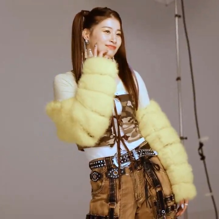 𝗪 𝗟𝗘𝗔𝗚𝗨𝗘 𝗔𝗟𝗟𝗦𝗧𝗔𝗥 𝟮𝟬𝟮𝟰-𝟮𝟱🍭🫧 衣装とメイクで大変身を遂げた選手たち💄✨️ 春日井製菓 presents #Wリーグオールスター in 代々木の大会ビジュアル撮影に密着しました! 撮影裏側はこちらをチェック✅️ #Wリーグ