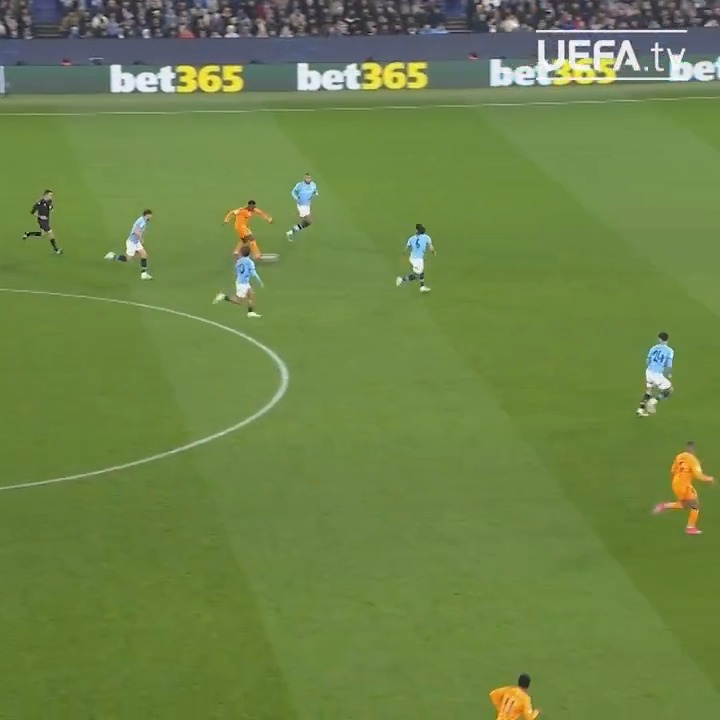 Vini's nutmeg and trivela pass 🥵🥵 #UCL