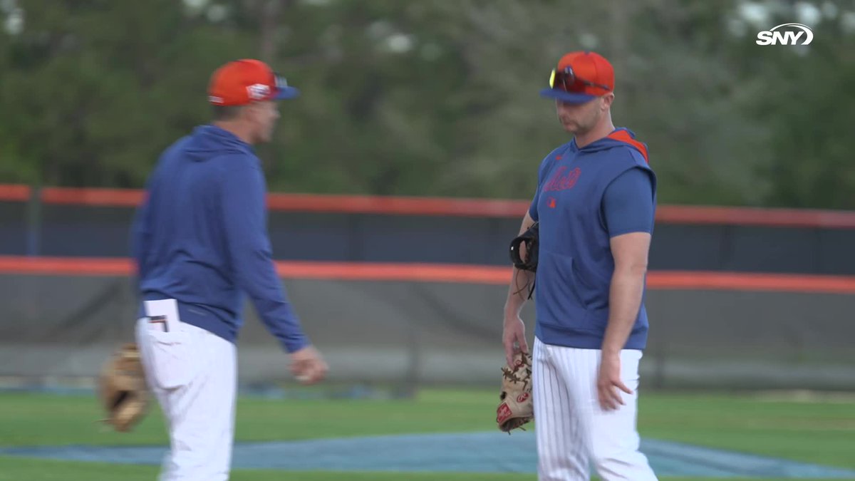 Pete Alonso is out on the field this morning 🙌