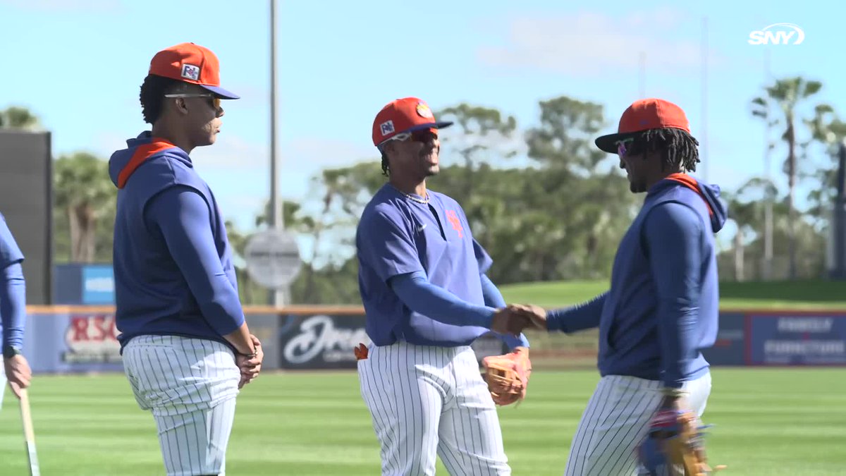 Juan Soto talks with Francisco Lindor, Luisangel Acuña and Ronny Mauricio