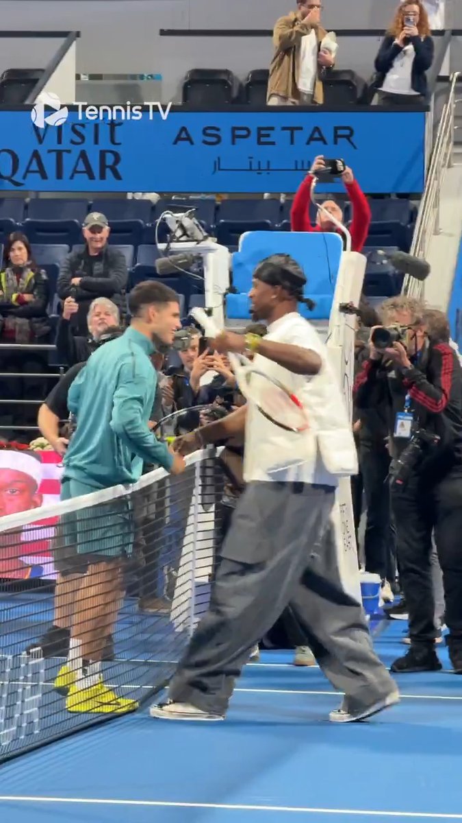 Carlos Alcaraz and NBA's Jimmy Butler play tennis in Doha 😆 #QatarExxonMobilOpen Qatar Tennis Federation
