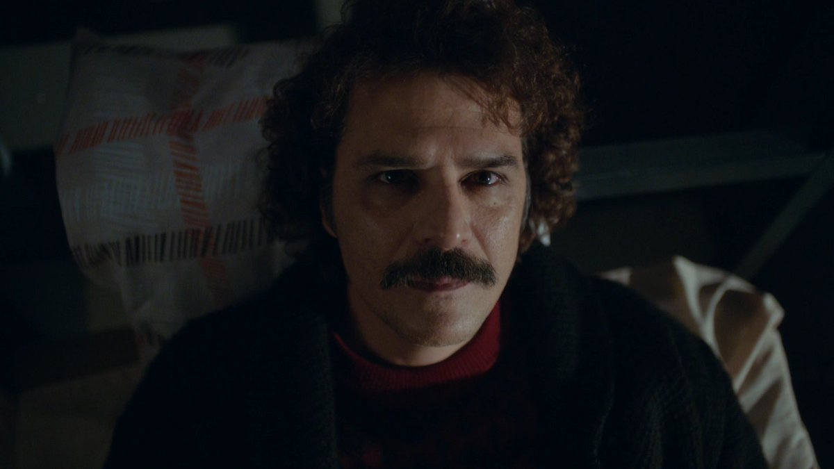 “Bana sor yalnızlığı, ayrılığı bana sor…” #AnnemAnkara yeni bölümüyle Çarşamba saat 20.00’de @kanald'de! @bkmonline