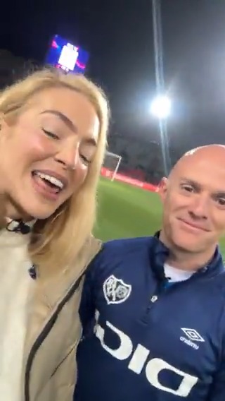 😍 Un protagonista de lujo en la previa del #BarçaRayo. 🎙⚡ Isabel Forner entrevista a pie de campo a ISI PALAZÓN CAMACHO., el '7' del Rayo Vallecano. #insideLALIGA | #LALIGAEASPORTS
