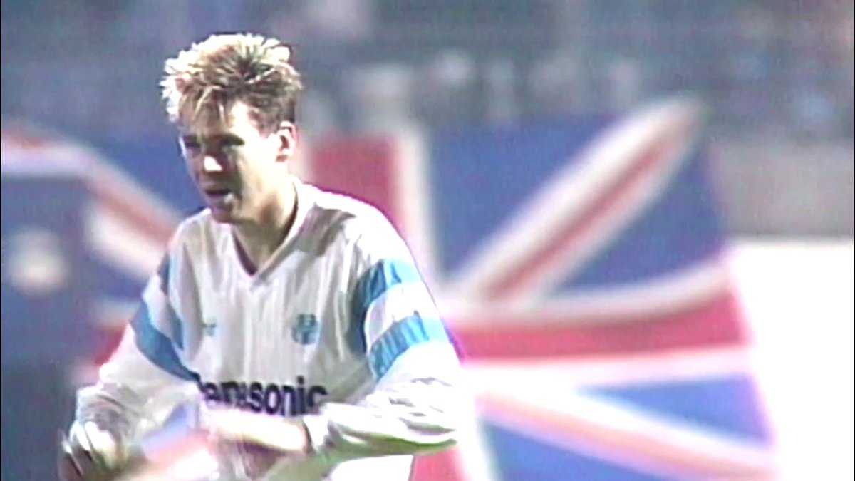 Le jour où une panne de courant au Vélodrome a permis à l'OM de s'imposer par forfait face au grand Milan 😳 Le Vintage Football Club, c'est tous les lundis dans Jour de Foot 📺 #SPOLOSC | #UCL