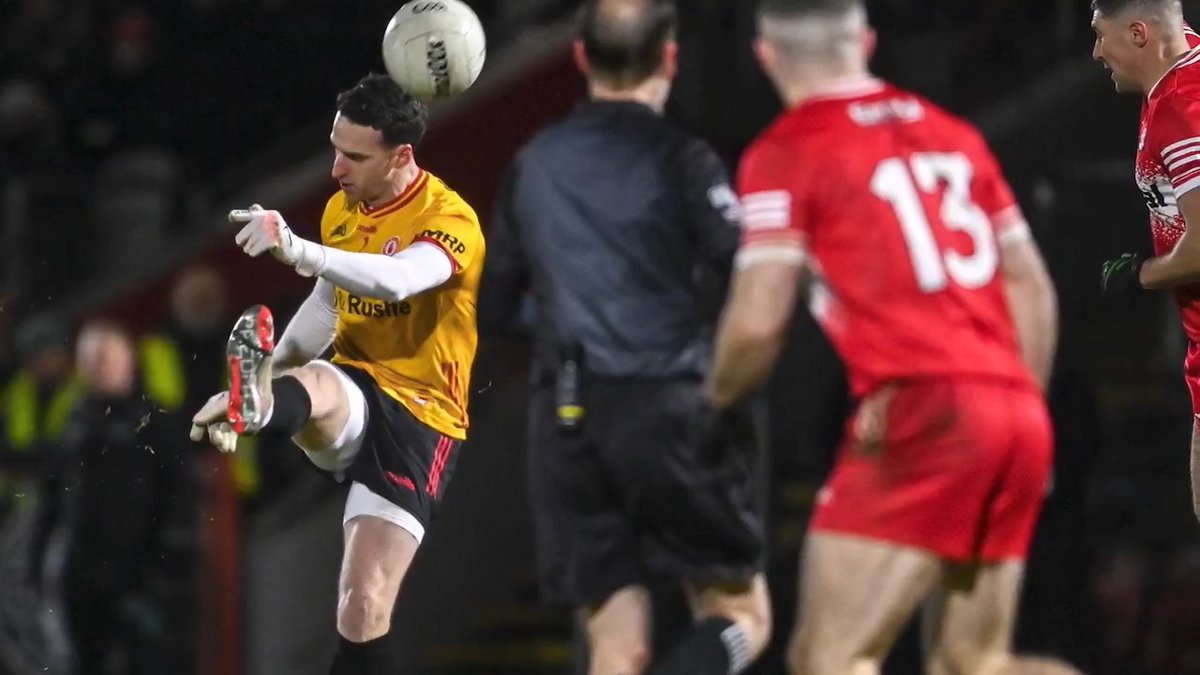 🗣️"You're making a hero out of a goalie who is not good enough to play outfield." 🗣️"Myself and Colm could go back and play in goal and swan around the place." Darran O'Sullivan isn't a fan of the wandering goalkeeper. AIB_GAA | #TheToughest #GAA