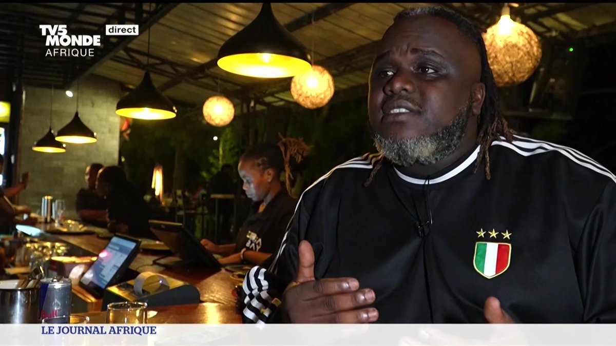 Alors que le M23 a investi la ville de Goma depuis trois semaines, c’est une tout autre ambiance à la frontière, mais coté rwandais. Dans la ville de Gisenyi, les violences semblent loin et Congolais et Rwandais se réunissent dans les bars pour écouter de la musique.