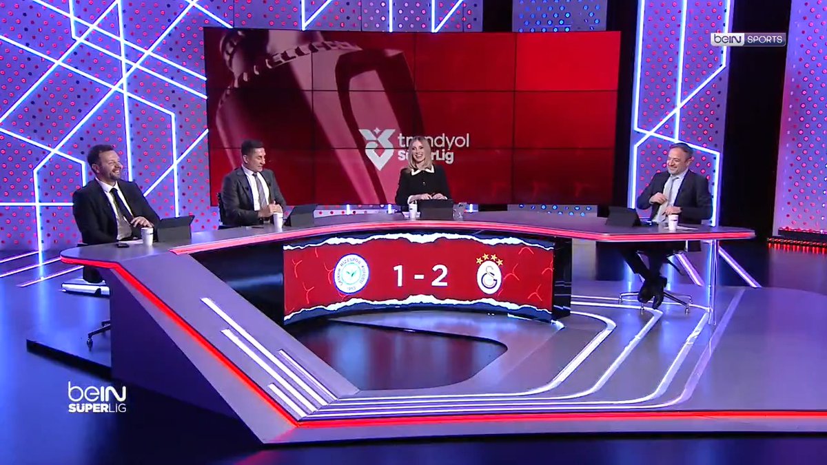 🟡🔴 Galatasaray x Fenerbahçe 🟡🔵 | #GSvFB 🌟 "Osimhen ve En-Nesyri, ligimize değer katan iki santrfor..." 🤔 "Şu anda hangisi daha iyi golcü?" 😅 "En-Nesyri, değil mi?" 🗣️ #beINSÜPERLİG