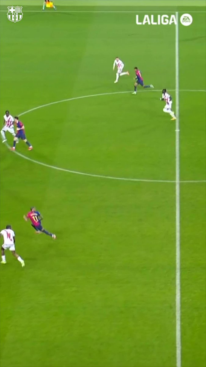 Masterclass in progress. 🎨 #LaLigaHighlights #BarçaRayo