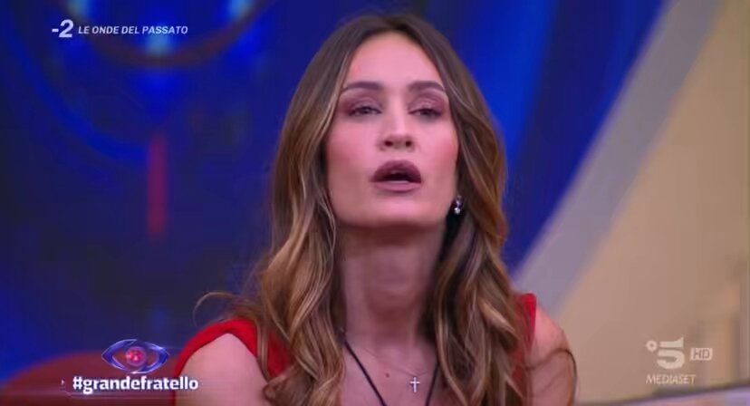 “io mi sono sentita in imbarazzo e a disagio e tu dovresti capirlo dato che hai vissuto lo stesso con shaila e lorenzo”