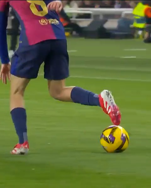 Pedri magic 🪄 (via LALIGA)