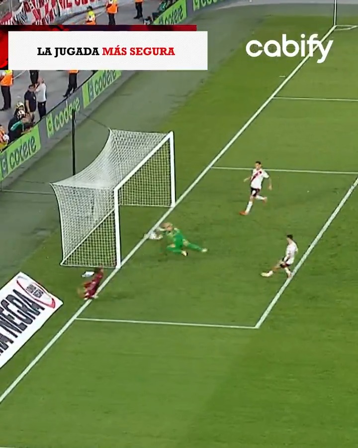 El arquero de River 🐙🧤 #LaJugadaMásSegura @Cabify_arg
