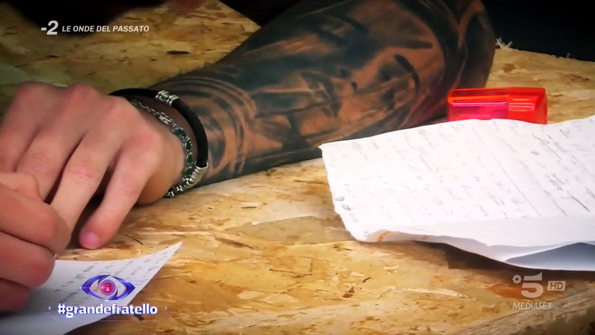 Il regalo di Alfonso a Chiara per San Valentino? Una dolcissima canzone d'amore 😍 #GrandeFratello