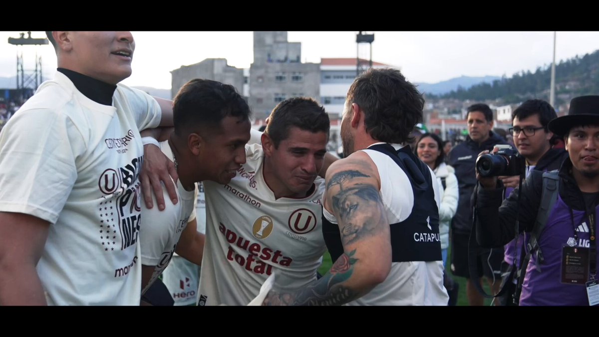 Ⓤ𝗡𝗔 𝗛𝗜𝗦𝗧𝗢𝗥𝗜𝗔 𝗤𝗨𝗘 𝗦𝗘𝗥𝗔́ 𝗘𝗧𝗘𝗥𝗡𝗔 🤩 Muy pronto podrás revivir la histórica gesta del único bicampeón centenario de Sudamérica. La hazaña inédita del primer equipo en la historia del fútbol peruano que ganó todos sus partidos en casa. 🎥 Disponible para los suscriptores de nuestra comunidad premium de YouTube. #LaGarraDelÚnicoGrande
