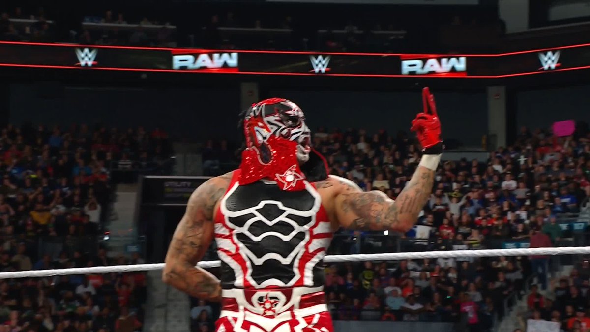 Penta puede con todos y tiene CERO MIEDO 💥👊 #WWERaw