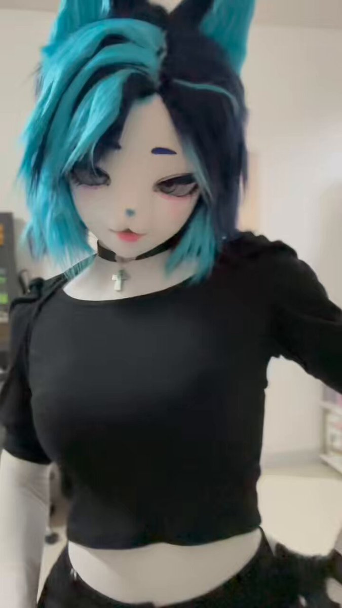 she can be handsome girl/sexy girl 🌚