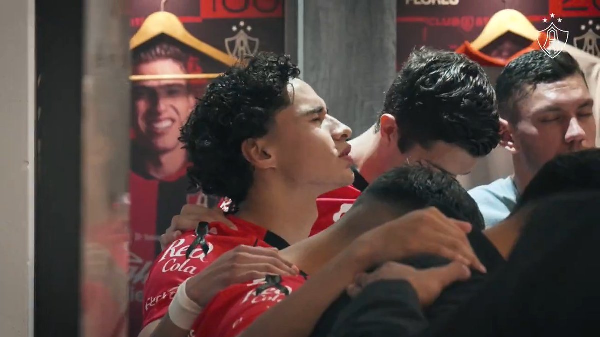 Hay partidos que son más que un partido... Y hay equipos que son mucho más que eso, son familia. Y cuando estas dos cosas se encuentran suceden cosas extraordinarias ❤️🖤 Siempre por y con el compañero, dejando la vida por estos colores 🔴⚫️