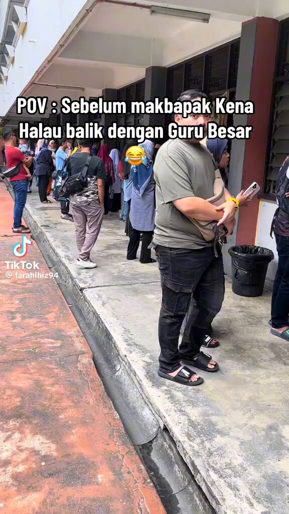 Memang patut kena halau keluar…aq tengok pun stress ramai² kat luar tu….mmg kena tunggu sampai ptg ke cmana?🤦🏻‍♂️🤦🏻‍♂️