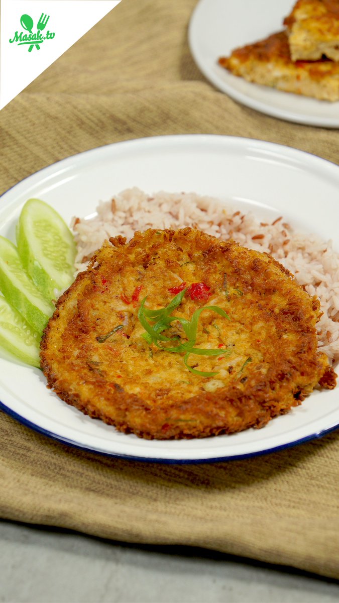 Lebih suka telur dadar/telur ceplok?🍳 Kalo suka telur dadar, kamu harus coba resep telur dadar SPESIAL ini! Perpaduan kelapa parut &amp; asam sunti bikin telur dadar jadi lebih beraroma, gurih, &amp; nikmat! Cara bikinnya juga gampang😋 Bisa untuk makan siang ataupun ide sahur nanti!