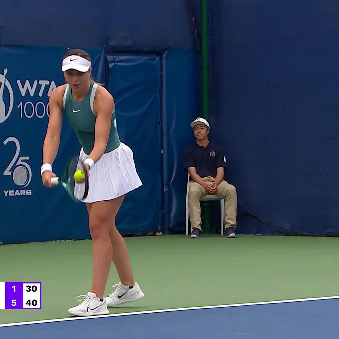 Badosa means Business! 💼 Paula Badosa defeats Mertens 6-2, 6-1! #DDFTennis