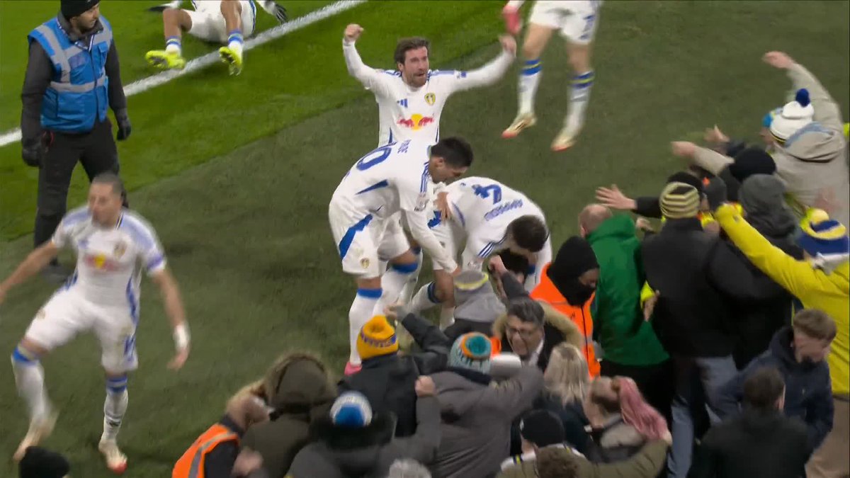 "This is the best Leeds side I've seen in the Championship, the substitutions changed the course of the game" 💬 Andy Hinchcliffe praises Leeds and Daniel Farke after their late win over Sunderland ⚪