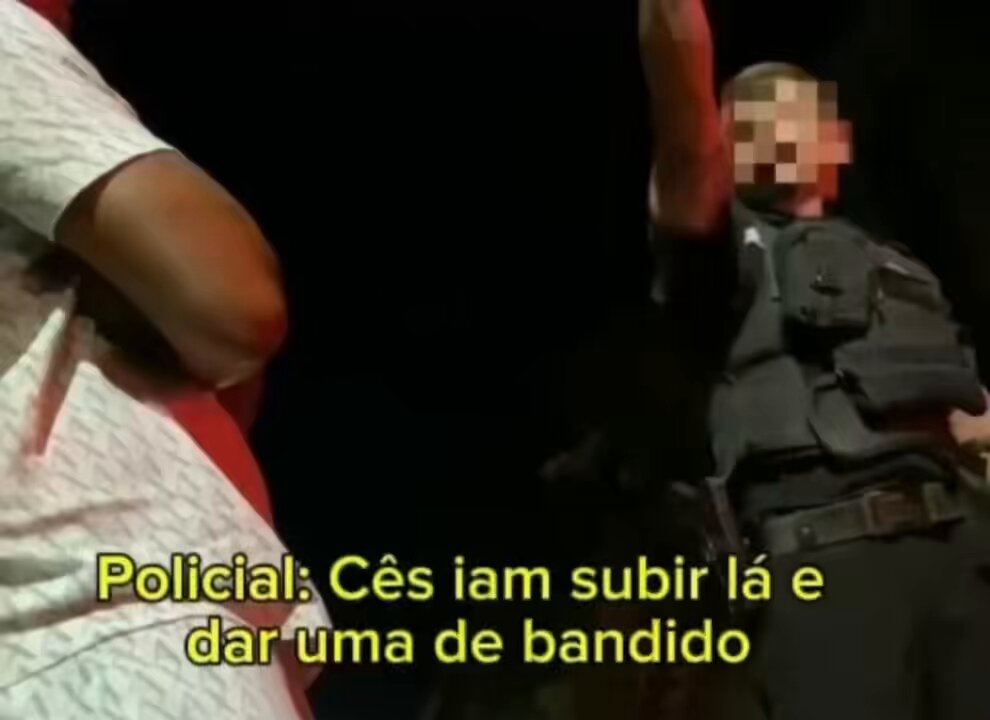 GENTE! Major RD foi vítima de racismo durante abordagem policial no Rio de Janeiro. O PM se incomodou ao ver o cantor com um “carrão”, disse que ele tem “cara e jeito de bandido”.