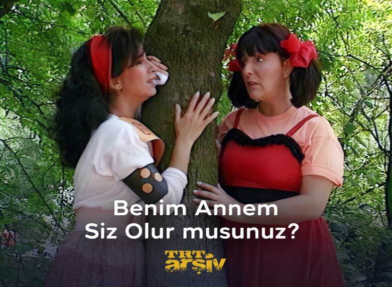 Usta oyuncular eşliğinde 1989 yılına dönüyor, dram filmlerinin kısa bir parodisini izliyoruz: “Benim Annem Siz Olsanız” 📺