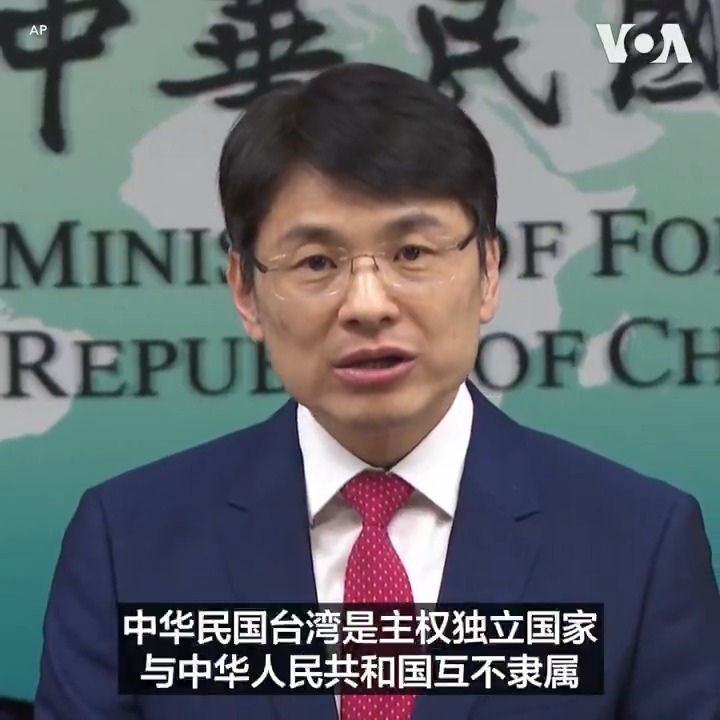 台湾外交部发言人萧光伟2月18日表示，美国国务院官网更新台湾的事实陈述，反映“台美紧密友好的伙伴关系”。美国务院官网近日在更新中删除了原先“不支持台独”的表述。中国政府对此强烈不满，指责美方在涉台立场上“严重倒退”。萧光伟称北京的说法是老调重谈，并重申两岸互不隶属。