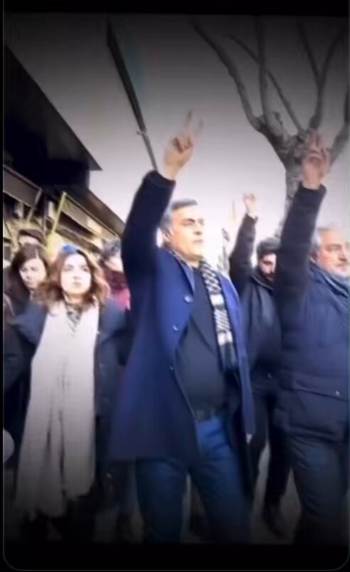 Onurlu duruşa selam olsun #BerxwedanJiyane ✌️☀️✌️