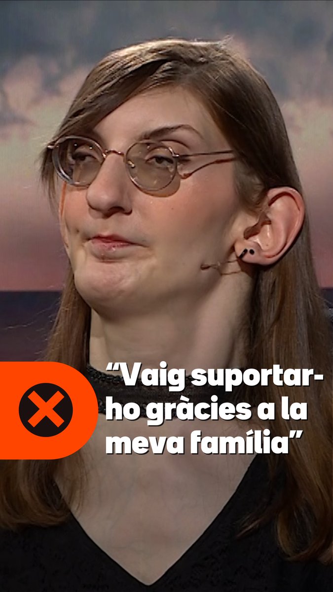 ✍️ Rumeysa Gelgi fa dos metres i quinze centímetres i és la dona més alta del món. La convidada no ha tingut una vida fàcil: "Vaig poder-ho suportar gràcies a la meva família." 👉 Té la síndrome de Weaver, una malaltia rara que provoca sobrecreixement. #Col·lapse3Cat