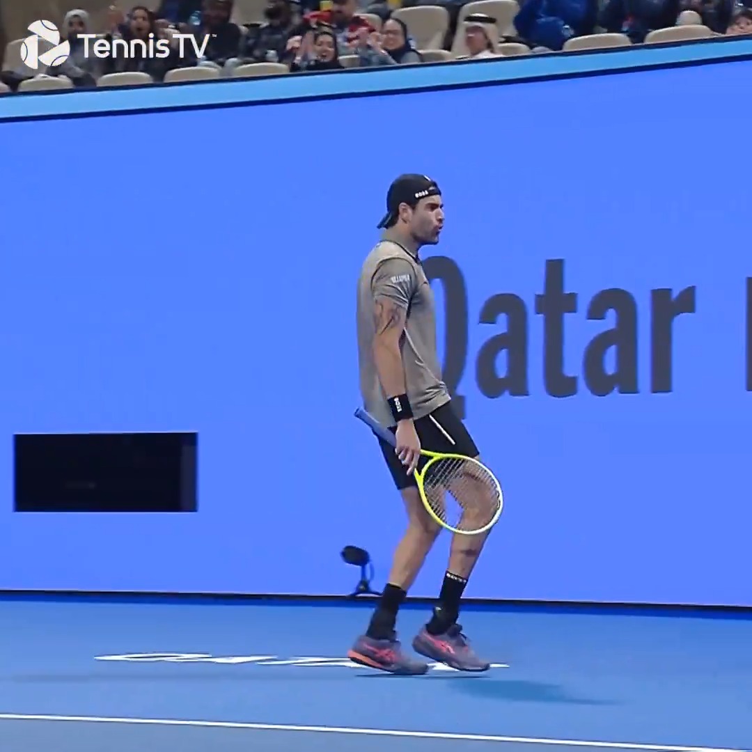 A forehand masterclass 😍 Here's Berrettini hammering forehand after forehand for 40 seconds... #QatarExxonMobilOpen