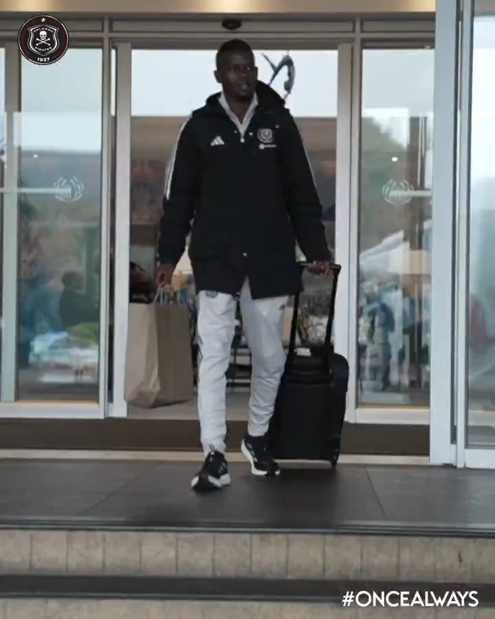 📍 Durban! 🛬 ⚫⚪🔴⭐ #OrlandoPirates #OnceAlways