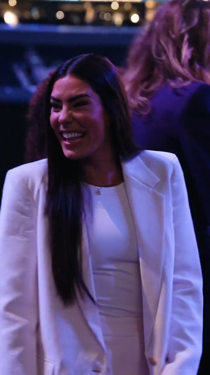 We are so excited for the Kelsey Plum era in LA. 💜💛