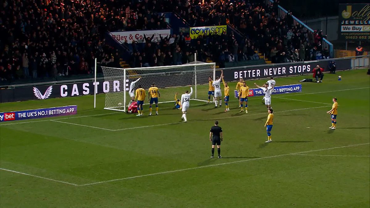 Sam Clucas scores direct from a corner! 🤯