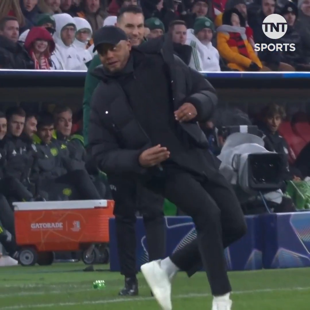 A golden reaction from Vincent Kompany after slipping pitchside 😅