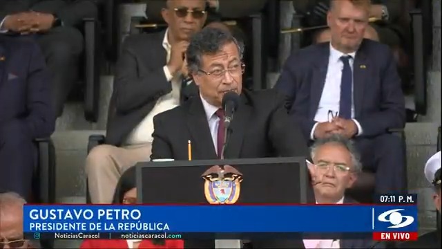 El presidente Gustavo Petro denunció hoy un plan para asesinarlo con un misil. La advertencia la hizo durante la ceremonia de transmisión de mando del nuevo director de la Policía. Más en