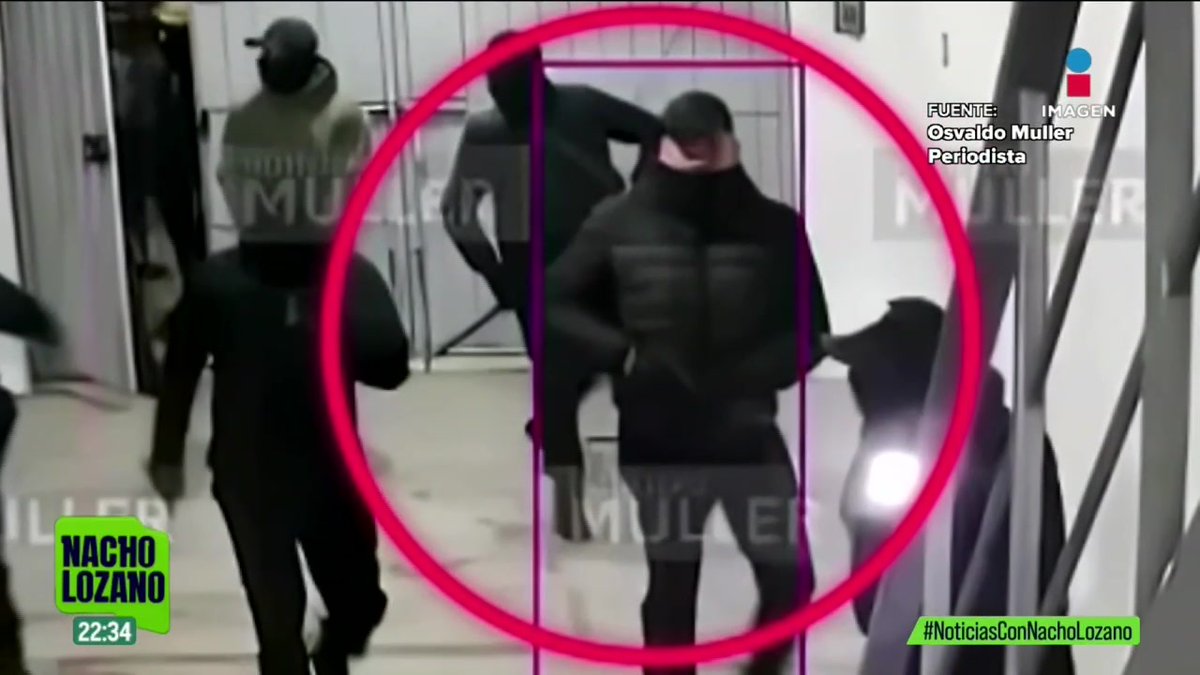 Este es el rostro de quien presuntamente iba al mando del falso cateo en #Chimalhuacán, #Edomex, donde robaron casi 2 mdp en puras monedas. Algunos de los hombres usaban insignias de una corporación policiaca. ¿Ladrones o policías?