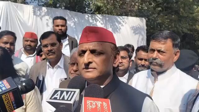 "जो अपने आप को साधकर चले वह साधु है, क्या आपको लगता है मुख्यमंत्री जी साध कर चल रहे हैं अपने आप को?" - माननीय राष्ट्रीय अध्यक्ष श्री अखिलेश यादव जी