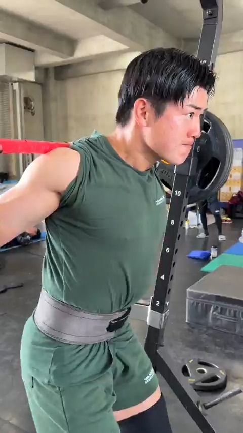 筋肉に懸ける男たち 〜 #津留﨑大成 選手編〜 ／ 🏋スクワット195㎏! ＼ 角一ストレングス＆コンディショニングコーチ🔍 「この重さをこのフォームでできるのは津留﨑くらいだよ」 #トレーニー #RakutenEagles #キ！ #タイヤはフジスプリングキャンプ2025