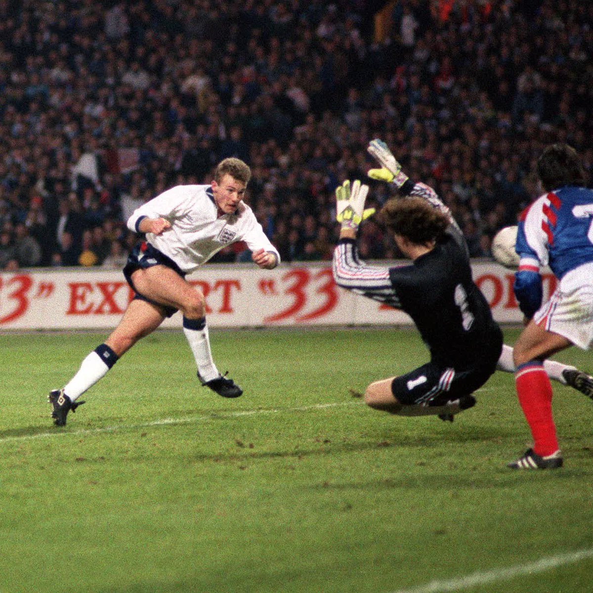 Off the mark 🙋‍♂️ #OnThisDay in 1992, Alan Shearer marked his debut with the first of his 30 goals for the #ThreeLions!