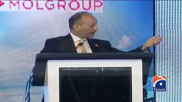 🚨 حکومت پٹرولیم مصنوعات کی قیمتوں کو ڈی ریگولیٹ کرنے جا رہی ہے۔ آئل کمپنیاں آپس میں مقابلہ کریں اور جس کمپنی کو زیادہ مارکیٹ شئیر چاہیے وہ سستا بیچ لے اور زیادہ شئیر لے لے۔ عوام کو فائدہ پہنچانے کیلیے اچھا فیصلہ