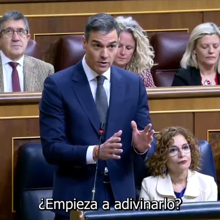 En 2018, cuando gobernaba el Partido Popular: ▪️El salario medio era de 1.700€; hoy es de 2.100€. ▪️La pensión media era de 1.000€; hoy es de 1.500€. ▪️Había 19 millones personas ocupadas; hoy casi 22 millones. A diferencia de ustedes, Sr. Feijóo, los números no engañan.