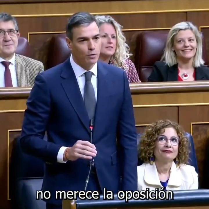 Señor Feijóo, usted ha sido para la política española lo que la criptomoneda $Libra ha sido para los votantes del señor Milei: un colosal engaño. España no merece la oposición que usted hace.