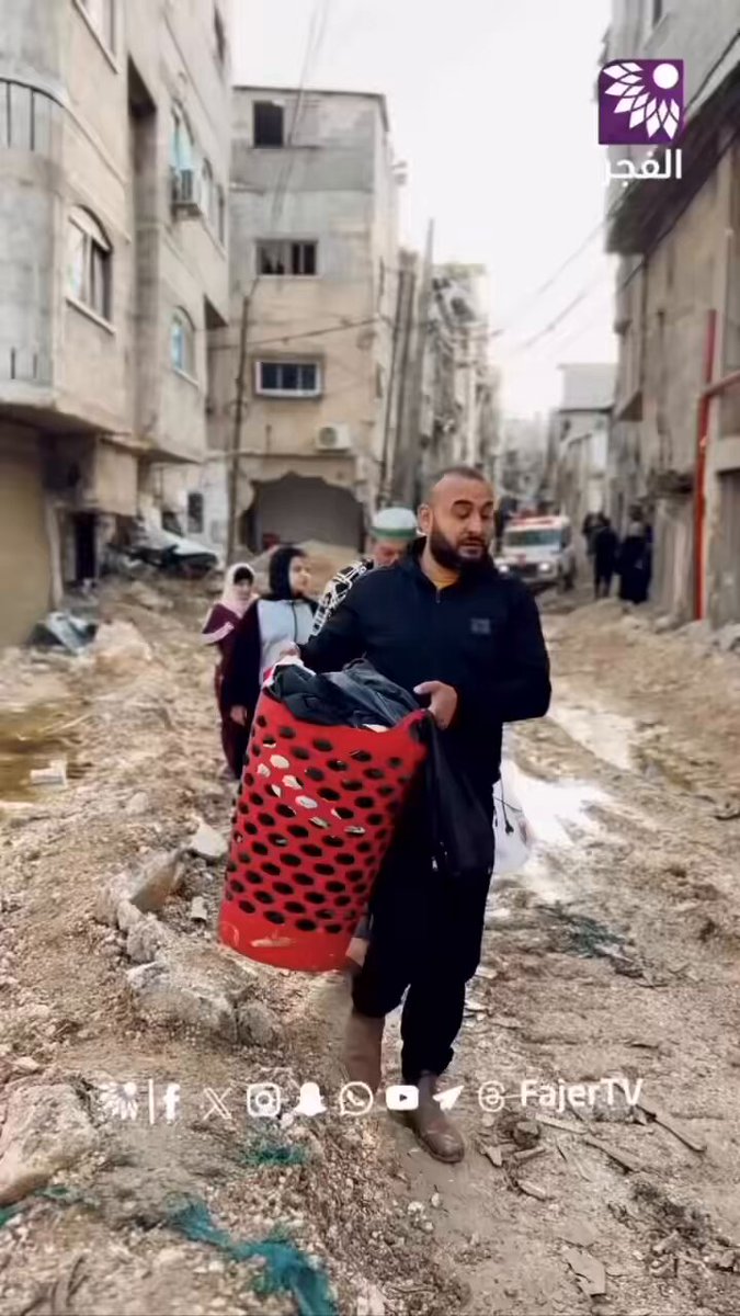 The occupation forces gave residents of Tulkarm camp only two hours to evacuate their homes and take their belongings before the forces proceeded with demolishing the houses on the 24th day of the ongoing assault on Tulkarm city and its camps. أعطت قوات الاحتلال سكان مخيم طولكرم مهلة لمدة ساعتين فقط لإخلاء منازلهم وأخذ مقتنياتهم قبل أن تقوم بهدم المنازل، وذلك في اليوم الرابع والعشرين للعدوان المتواصل على مدينة طولكرم ومخيماتها.