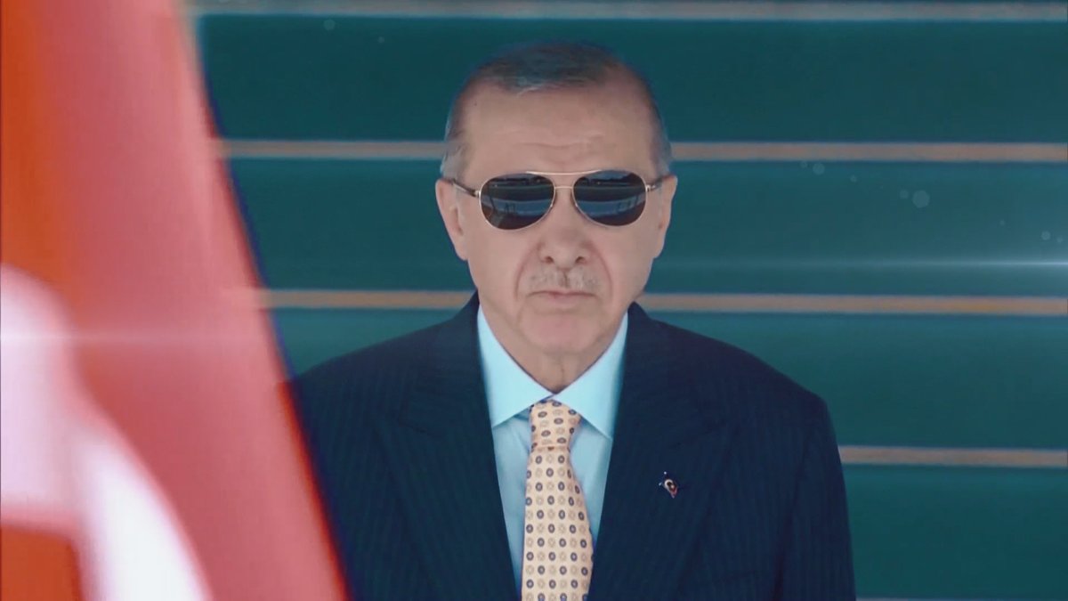 Türkiye dış politikada kalıpları yıkmaya, ezberleri bozmaya, tarihî mirasıyla uyumlu yepyeni bir başarı hikâyesi yazmaya devam ediyor.