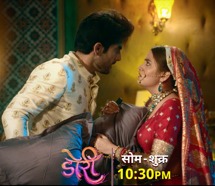 Kamre ke baahar jo hai pyaar se bandhe, kya uss Maan aur Doree ki sacchaayi aa paayegi sabke saamne? 😲 Dekhiye #Doree, Mon - Fri raat 10.30 baje, sirf #Colors aur @jiohotstar par. #Doree #Doree2 Priyanshi Yadav #IshaanDhawan