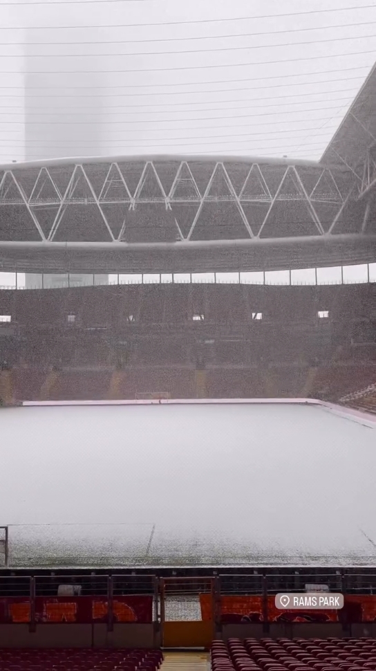 ❄️ Ali Sami Yen Rams Park, kar altında.