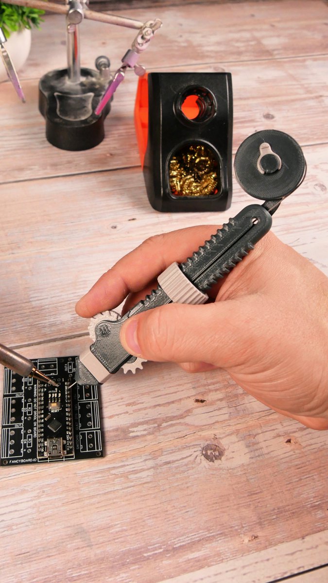 Check out the Solder Scroll from Vicotrdesigns: ✨ an ergonomic, pen-shaped solder tool with a scroll mechanism to feed wire. Its adjustable knob fits diameters from 0.3 to 1.5mm, and built-in storage makes refills easy. 🦾