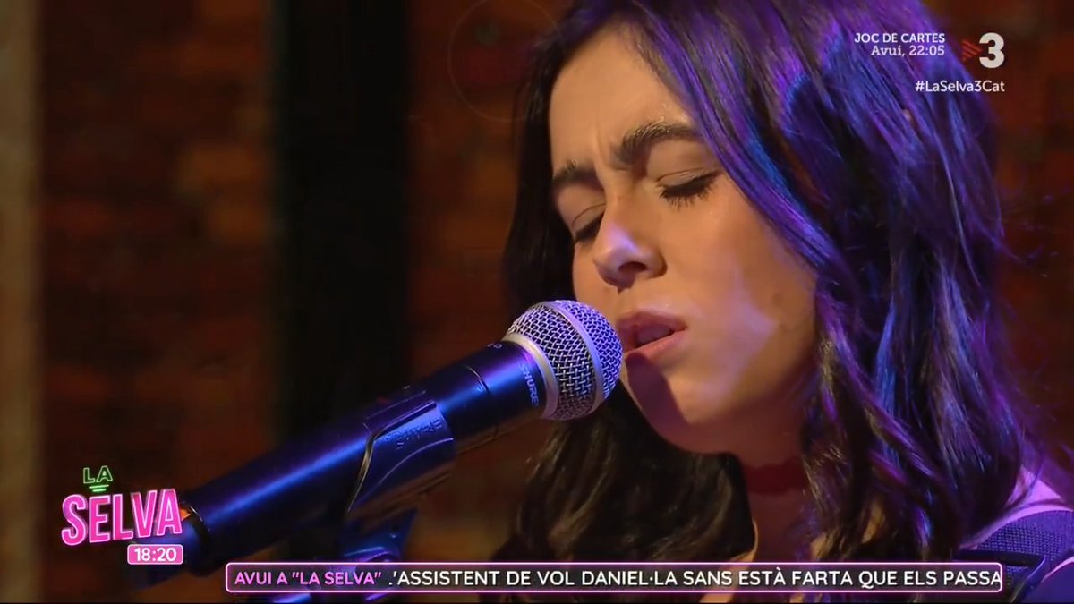 🟢 L’artista chiara oliver en regala, en directe, a “La selva” la cançó “Otro día” #LaSelva3Cat ▶
